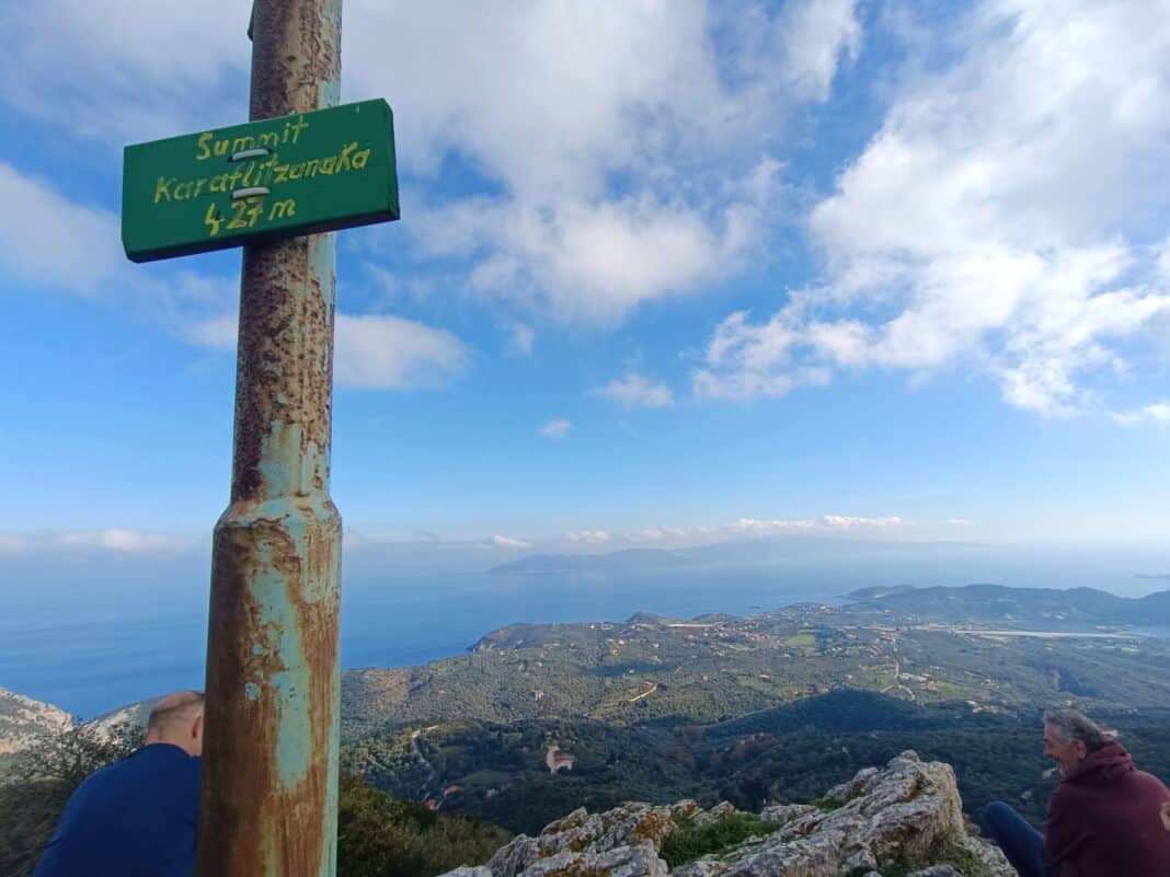 Μια Κυριακή από ψηλά – Στα 433 μ. της Καραφλιτζανάκα, η Σκιάθος σε όλο της το μεγαλείο..