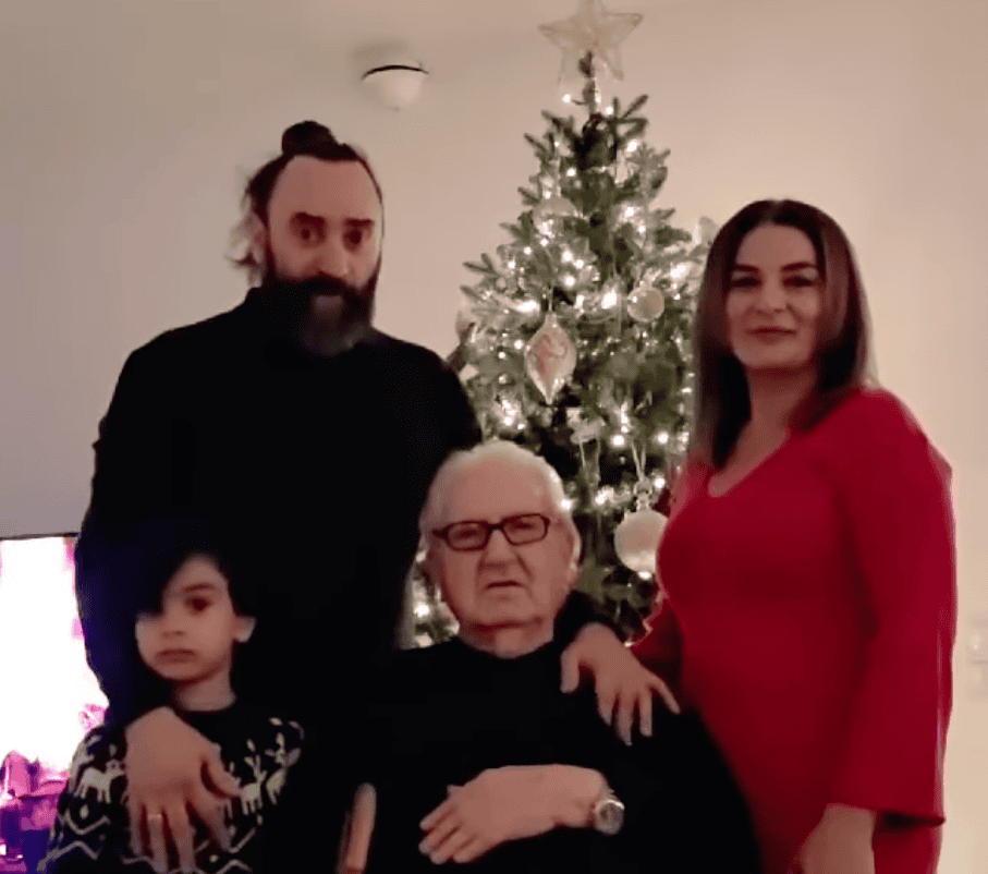 «Η Σκιάθος όπου γης» μας εύχεται Χρόνια πολλά!-Οικογένεια Καρβέλα -Σουηδία