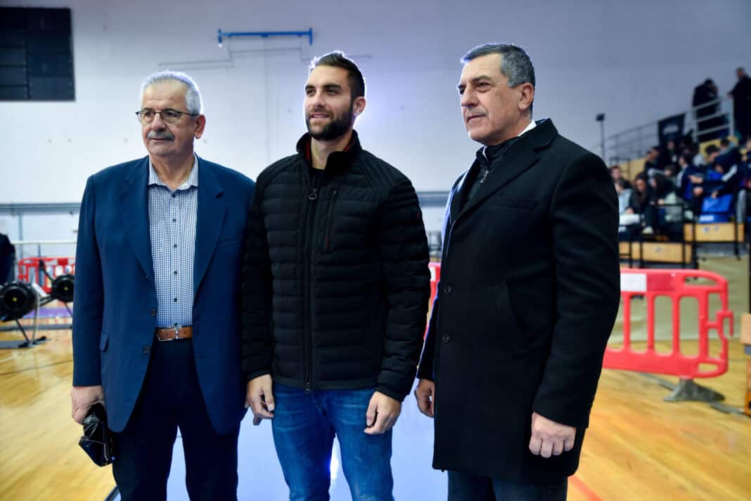 O Περιφερειάρχης Θεσσαλίας Δημήτρης Κουρέτας στην τελετή έναρξης του 4ου Πανελλήνιου Πρωταθλήματος Κλειστής Κωπηλασίας