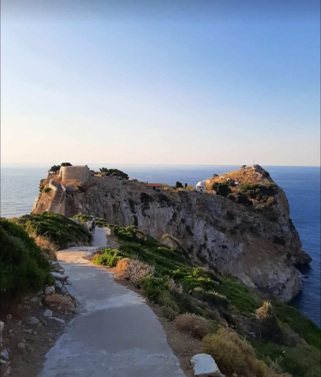 Χριστουγεννιάτικη Ιερά Ακολουθία σήμερα στο Χριστό στο Κάστρο της Σκιάθου