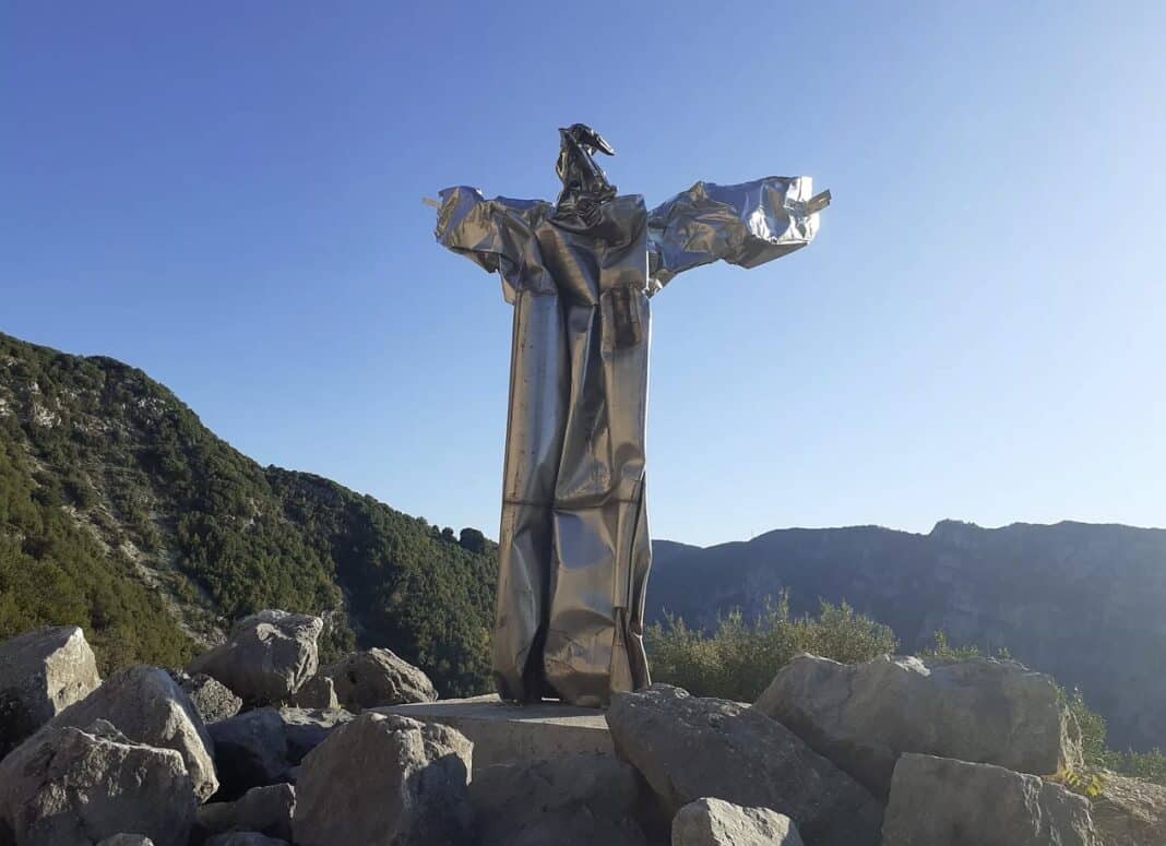 Η Τραγωδία που Σήκωσε το Κάλυμμα του Χρόνου – 29 Ζωές που Δεν Ξεχνιούνται