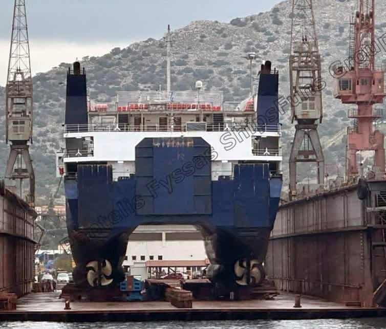 Στη δεξαμενή Πειραιάς Ι το Ε/Γ–Ο/Γ «ΙΩΛΚΟΣ» για εργασίες συντήρηση