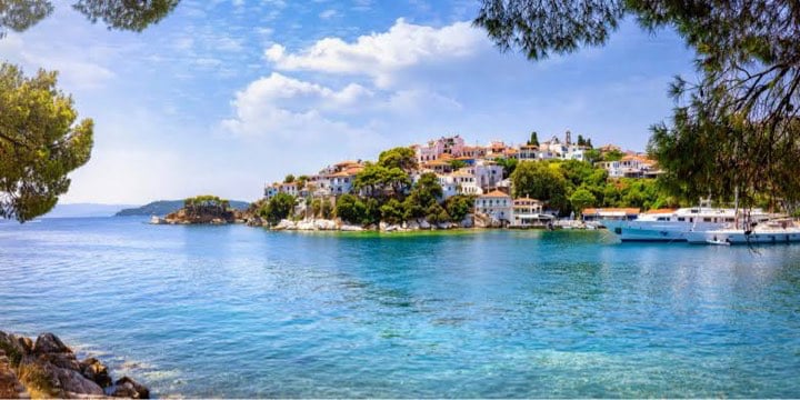 Πόσοι μπορούν τελικά να κοιμηθούν στη Σκιάθο;