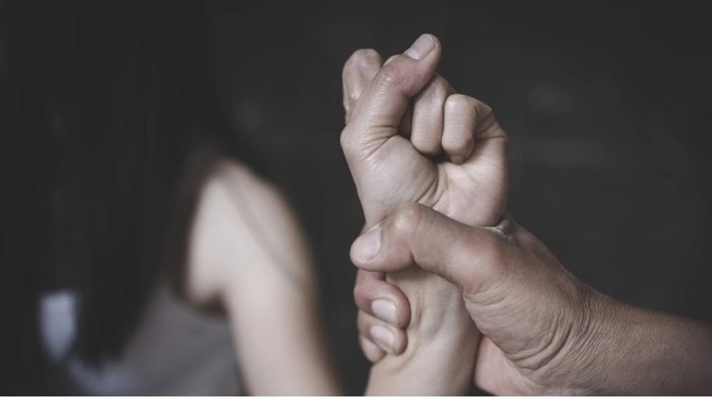 Ήρθε από την Αυστραλία για να δει την σύντροφό του και συνελήφθη για σωματική βλάβη- Τι συνέβη