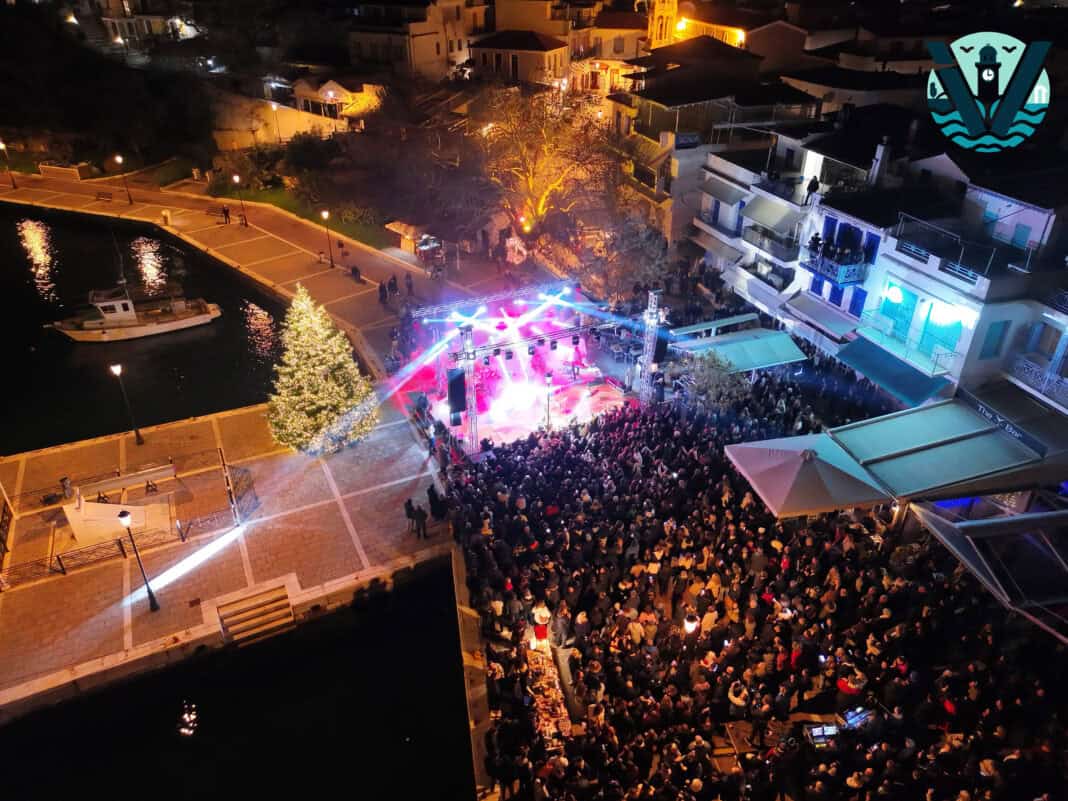 Λαμπερή χριστουγεννιάτικη βραδιά στη Σκιάθο με τη Μελίνα Ασλανίδου