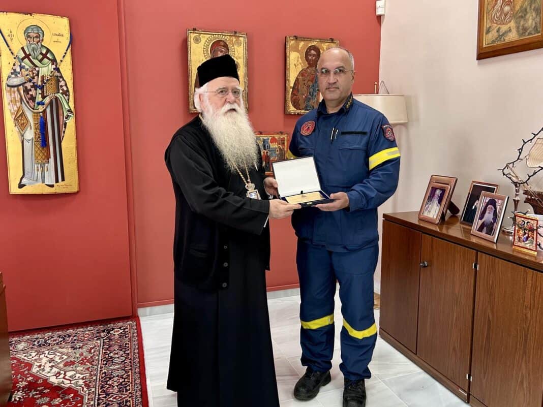 Eπίσκεψη Δ/τού Πυροσβεστικής Υπηρεσίας στον Μητροπολίτης Δημητριάδος
