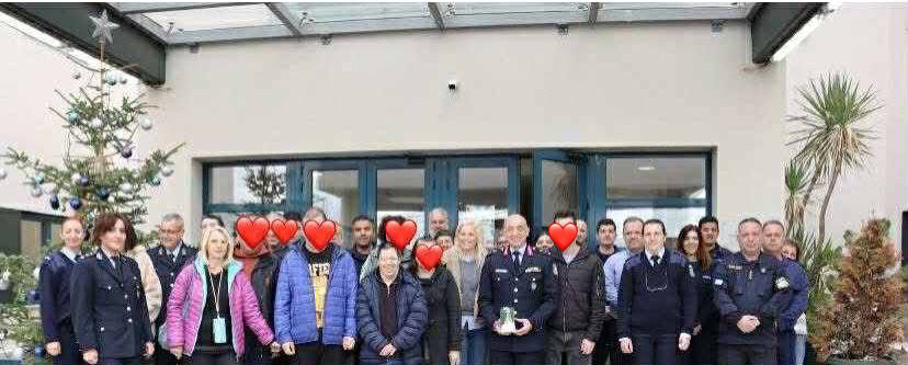Οι ωφελούμενοι του ΚΔΑΠμεΑ Βόλου έψαλαν τα κάλαντα στον Δήμαρχο και στην Αστυνομική Διεύθυνση Μαγνησίας