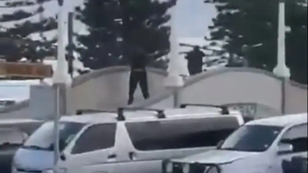 Τρομοκρατική η επίθεση σε παραλία στο Σίδνεϊ: 12 οι νεκροί, μιλούν για στοχευμένη επίθεση σε Εβραίους,