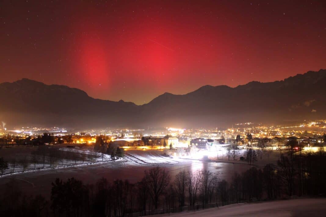 Εντυπωσιακό Βόρειο Σέλας πάνω από το Saalfelden