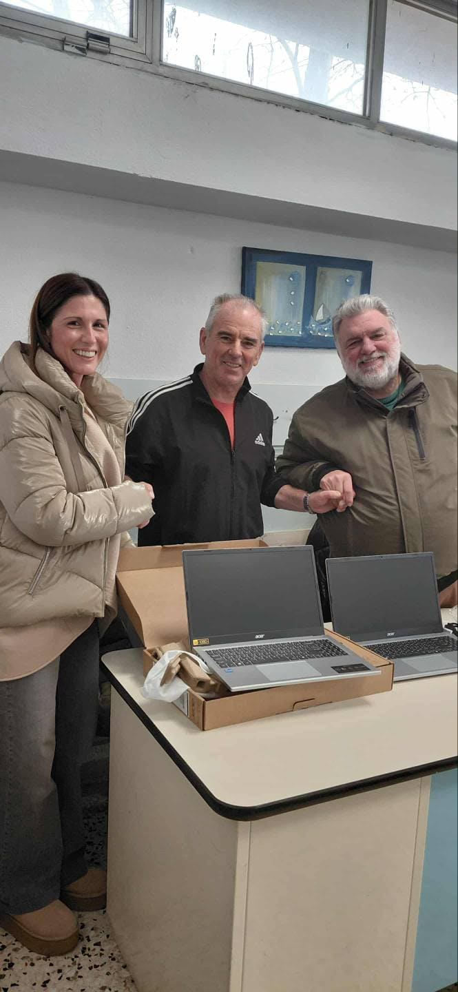 Δωρεά δύο σύγχρονων φορητών υπολογιστών στο 1ο Δημοτικό Σχολείο Σκιάθου από την Ένωση Ξενοδόχων