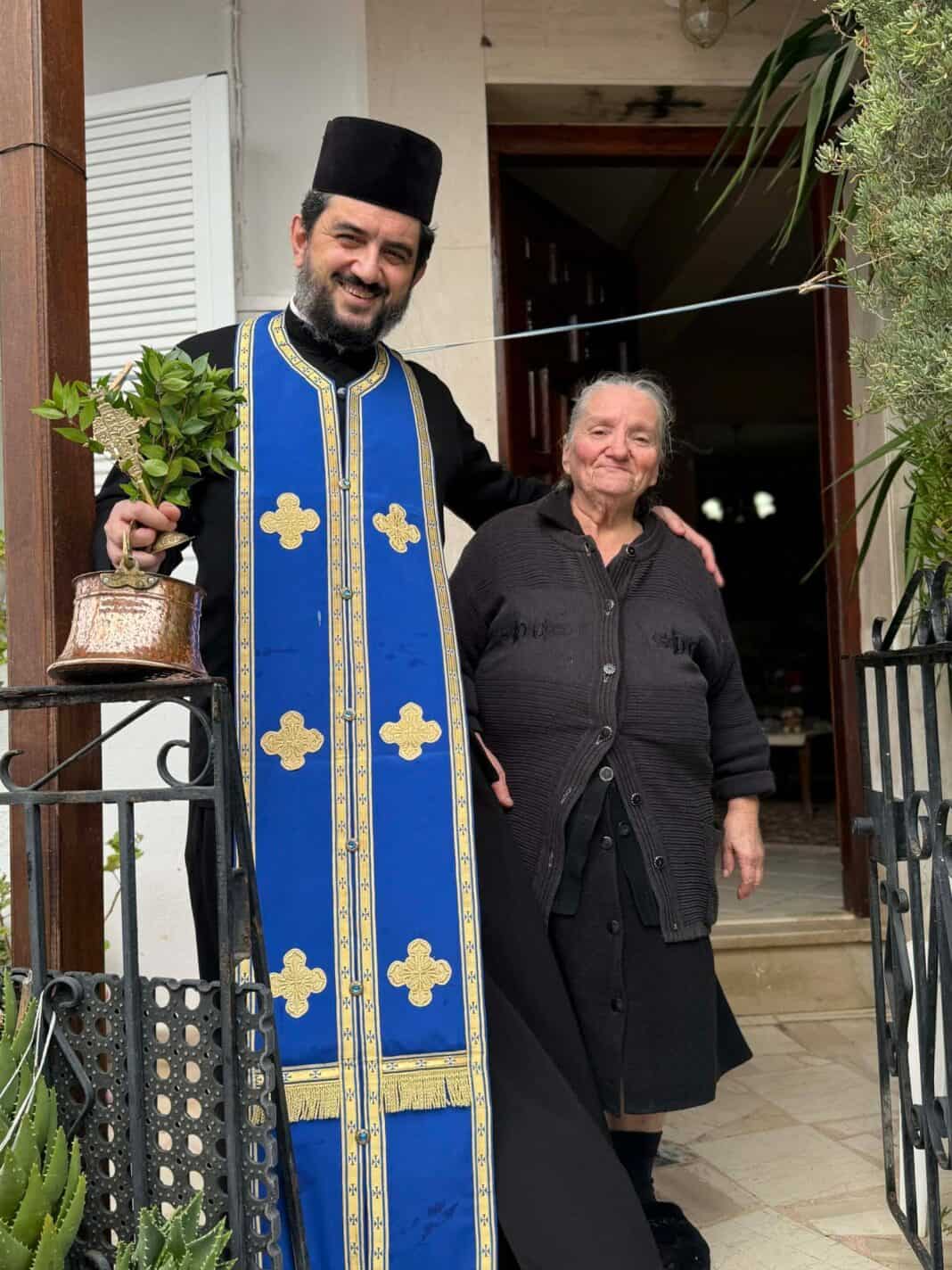 π.Παντελεήμων Χούλης:Όσο υπάρχουν άνθρωποι που ανοίγουν την πόρτα τους με πίστη και αγάπη, ο κόσμος αυτός δεν χάνεται· φωτίζεται.