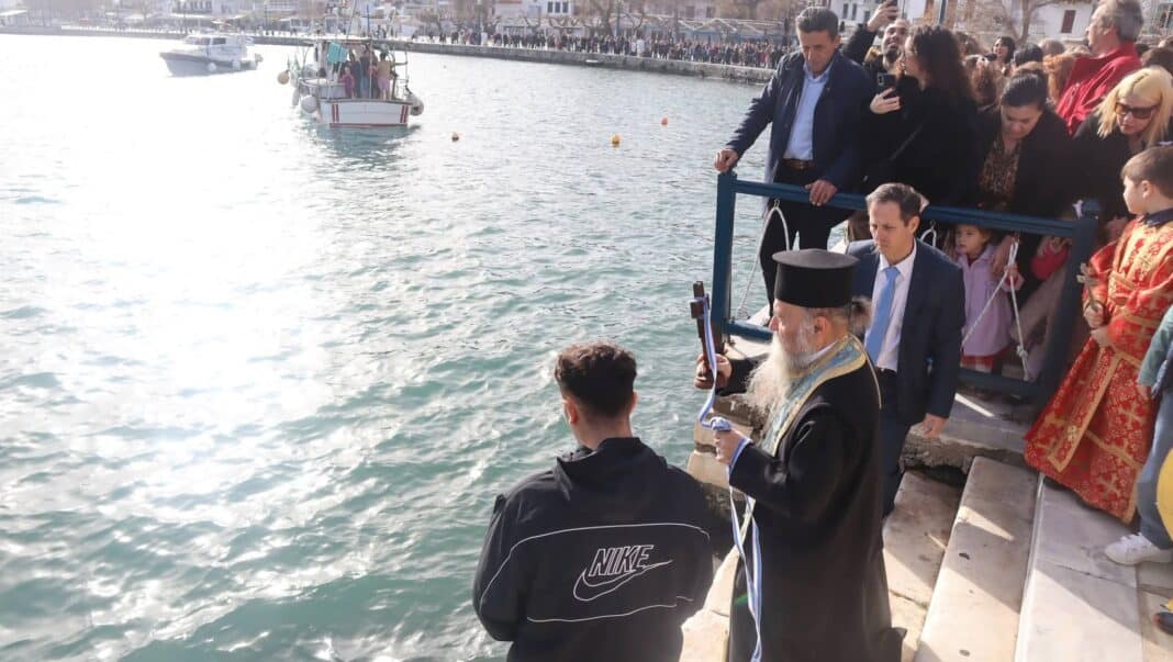 Με ιδιαίτερη λαμπρότητα και κατάνυξη τελέστηκε ο Αγιασμός των Υδάτων στην Σκόπελο