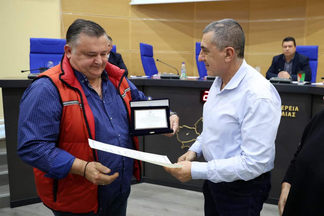 Τιμητική Βράβευση του Καπετάνιου Δημήτρη Διολέττα για την Ηρωική Διάσωση Τρίχρονου Παιδιού Τιμητική Βράβευση του Καπετάνιου Δημήτρη Διολέττα για την Ηρωική Διάσωση Τρίχρονου Παιδιού