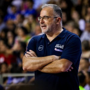 Σίγησε ένας εργάτης των πάγκων – Το ελληνικό μπάσκετ αποχαιρετά τον Θανάση Σκουρτόπουλο