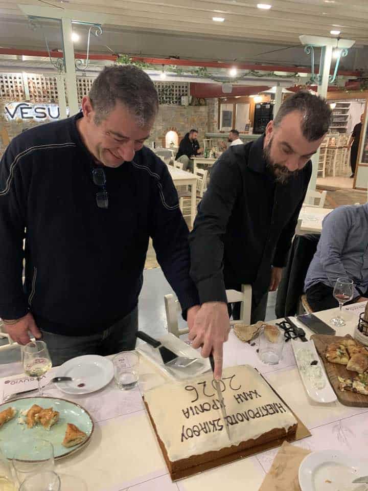 Ηλεκτρολόγοι Σκιάθου:Συντροφικότητα και Ευχές στην Κοπή Πίτας