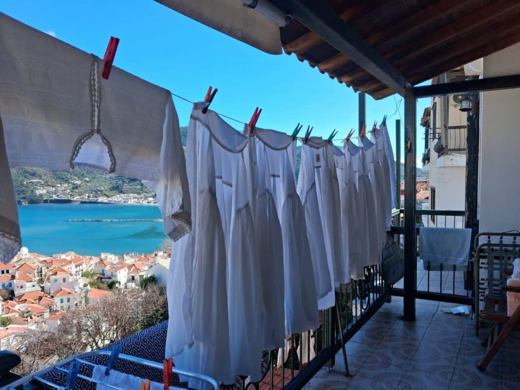 Δήμος Σκοπέλου: Διάθεση παραδοσιακών φορεσιών για το αποκριάτικο δρώμενο «ΚΑΛΕΣ & ΜΠΡΑΜΔΕΣ»