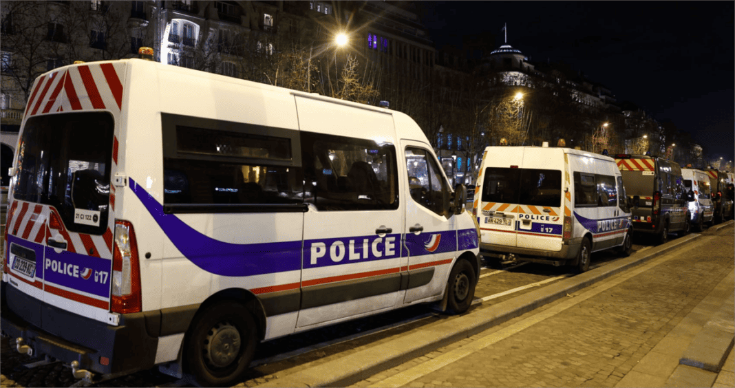 Συναγερμός στο Παρίσι: Πολλαπλές απειλές για βόμβες – Εκκενώθηκαν κτίρια Συναγερμός στο Παρίσι: Πολλαπλές απειλές για βόμβες – Εκκενώθηκαν κτίρια