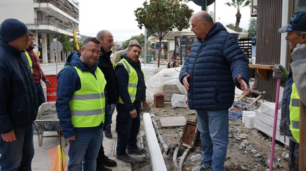 Βόλος: Ξεκίνησαν οι εργασίες ανακατασκευής των πεζοδρομίων στην οδό Δημητριάδος – Αυτοψία Μπέου στο σημείο