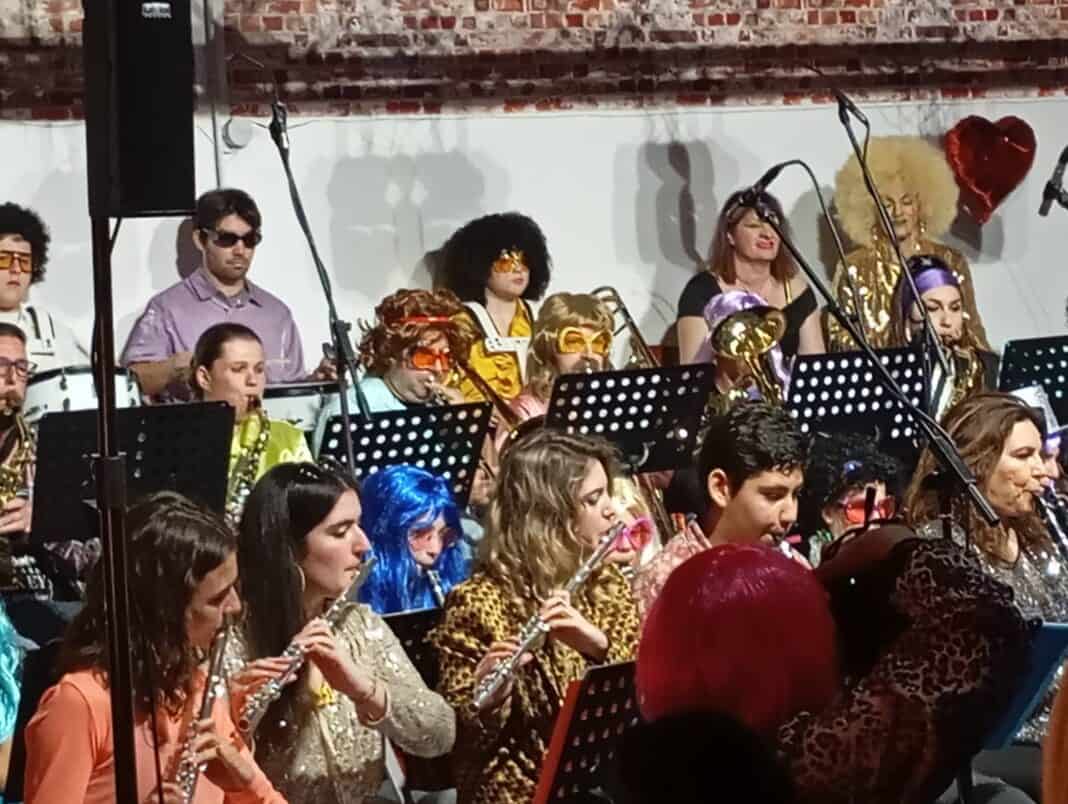 Αποκριάτικοι Ήχοι γέμισαν μουσική και κέφι τη Σκιάθο