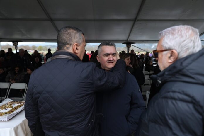 Ο Περιφερειάρχης Δημ. Κουρέτας στο μνημόσυνο των Τεμπών Ο Περιφερειάρχης Δημ. Κουρέτας στο μνημόσυνο των Τεμπών