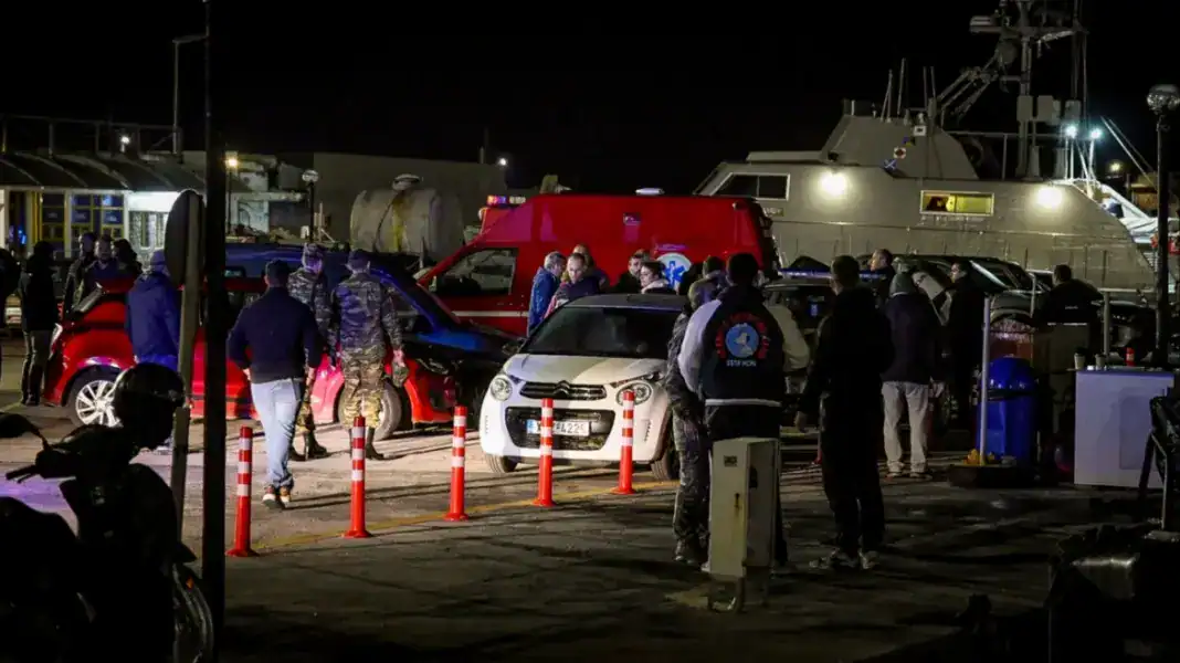 Διατάχθηκε ΕΔΕ για την τραγωδία με 15 νεκρούς μετανάστες στη Χίο, έρευνες για αγνοούμενους στα ανοιχτά, 22 στο νοσοκομείο, τρεις στη ΜΕΘ