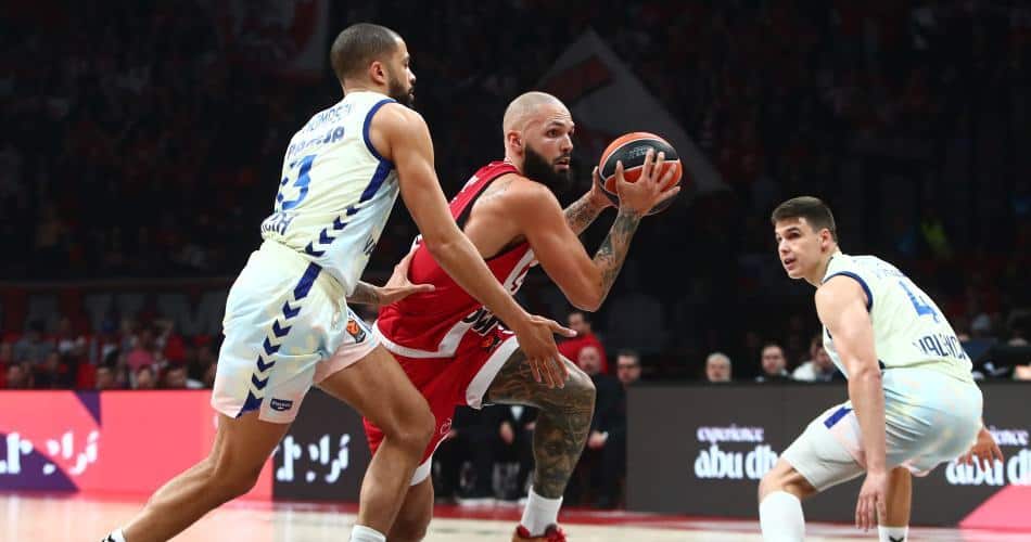 Θρίλερ στη Βαλένθια: Ο Ολυμπιακός άγγιξε το διπλό, αλλά λύγισε στο τέλος Θρίλερ στη Βαλένθια: Ο Ολυμπιακός άγγιξε το διπλό, αλλά λύγισε στο τέλος