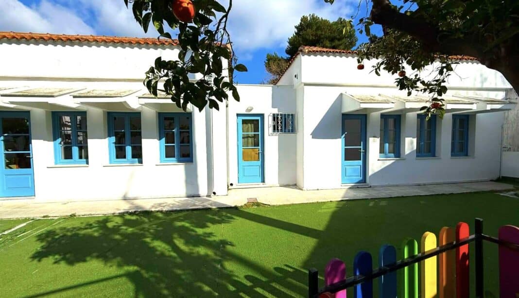 Αντικατάσταση των κουφωμάτων στο 1ο Νηπιαγωγείο Σκιάθου Αντικατάσταση των κουφωμάτων στο 1ο Νηπιαγωγείο Σκιάθου