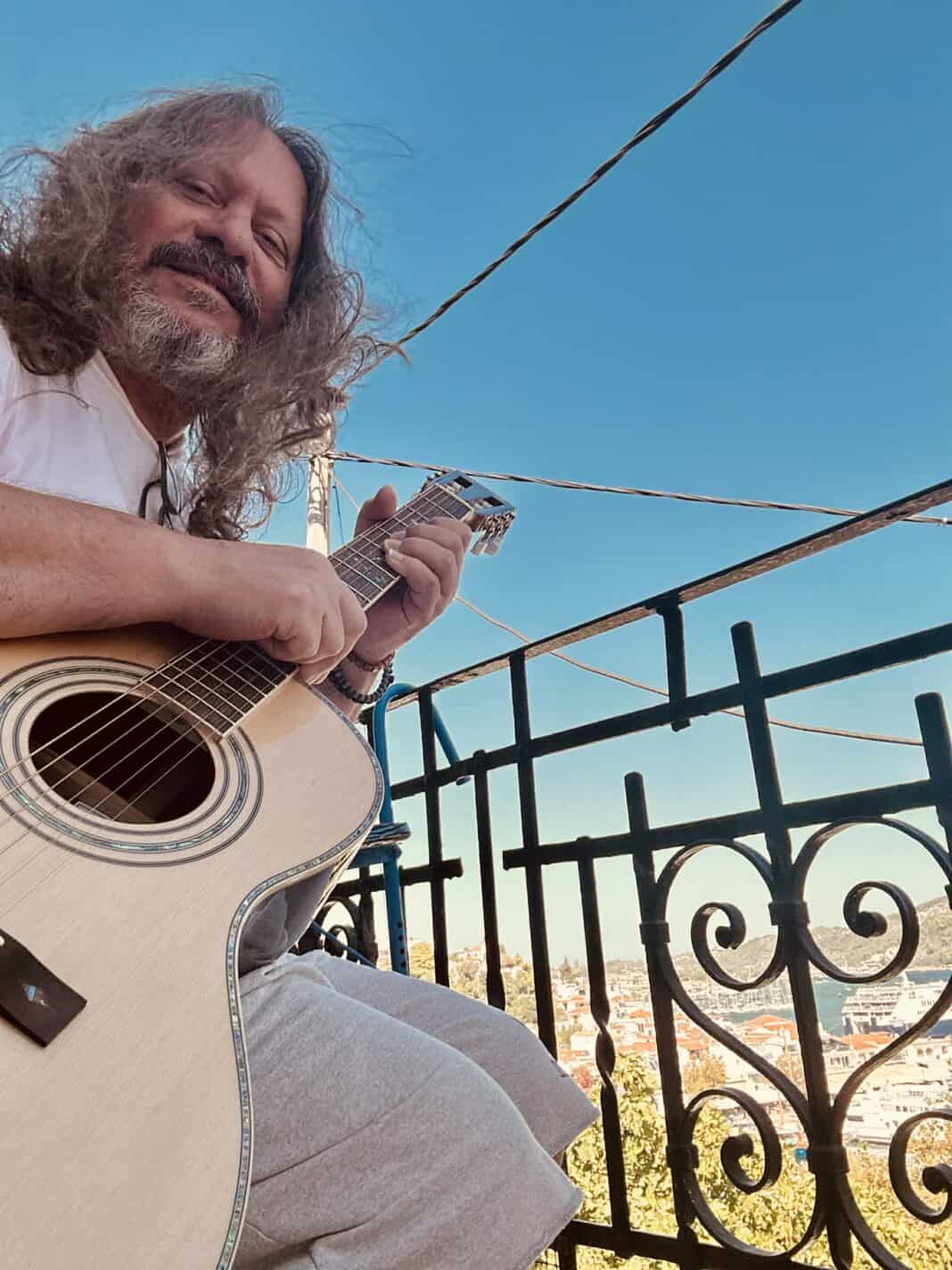 Αντώνης Μιτζέλος: Στην τελική ευθεία οι ηχογραφήσεις για τα «γαλάζια» τραγούδια του έρωτα και της θάλασσας Αντώνης Μιτζέλος: Στην τελική ευθεία οι ηχογραφήσεις για τα «γαλάζια» τραγούδια του έρωτα και της θάλασσας