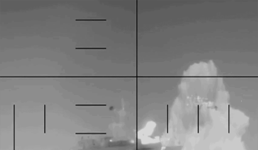 Η στιγμή που αμερικανικό υποβρύχιο βυθίζει ιρανική φρεγάτα κοντά στη Σρι Λάνκα (video) Η στιγμή που αμερικανικό υποβρύχιο βυθίζει ιρανική φρεγάτα κοντά στη Σρι Λάνκα (video)