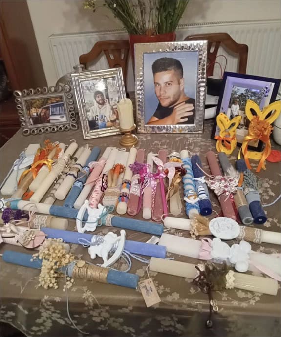 Χειροποίητες λαμπάδες με αγάπη και προσφορά από τη «Χείρα Βοηθείας» στη Σκιάθο Χειροποίητες λαμπάδες με αγάπη και προσφορά από τη «Χείρα Βοηθείας» στη Σκιάθο