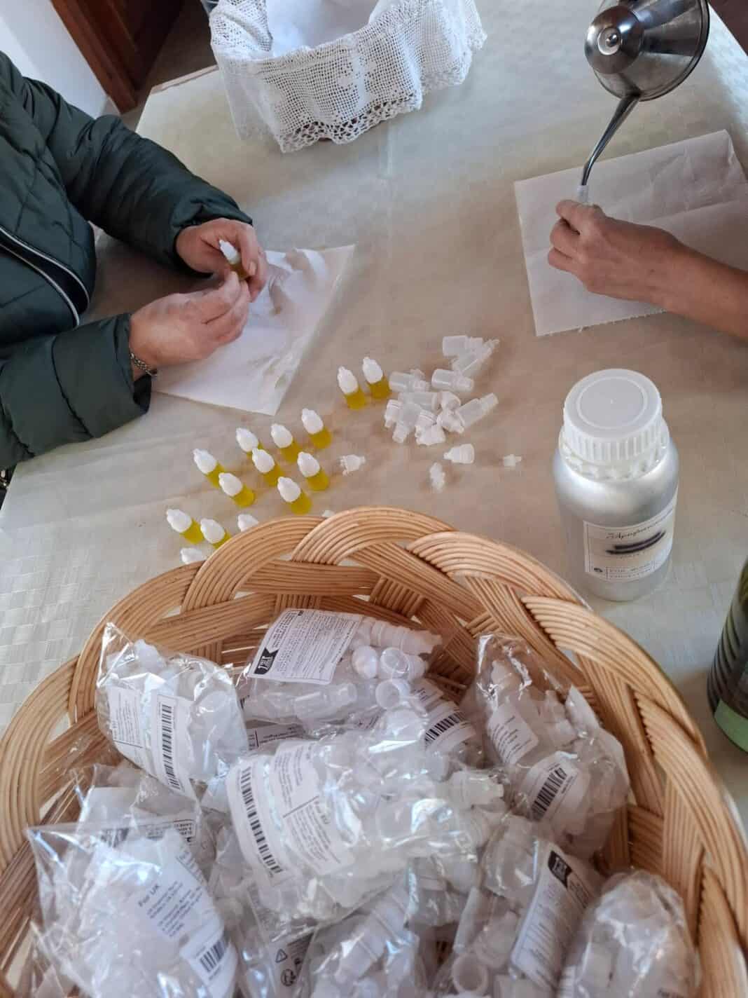 Πυρετώδεις προετοιμασίες για το Μυστήριο του Αγίου Ελαίου στη Σκιάθο Πυρετώδεις προετοιμασίες για το Μυστήριο του Αγίου Ελαίου στη Σκιάθο