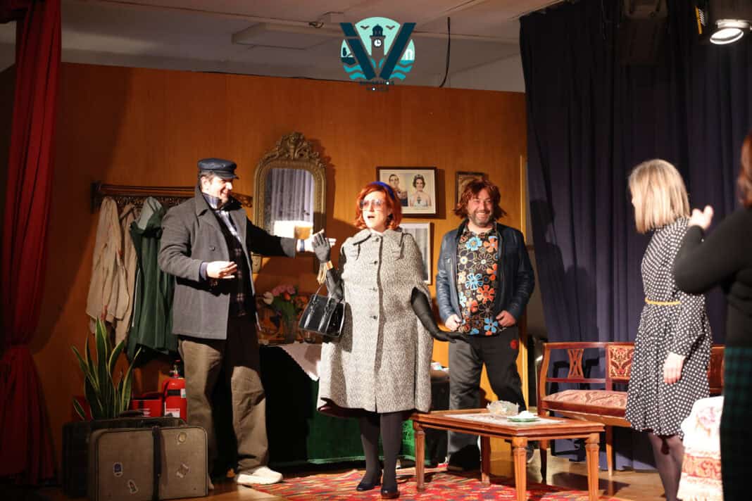 Μαθητές του Εσπερινού ΕΠΑΛ Σκιάθου παρακολούθησαν τη θεατρική παράσταση «Το Χαμπέρι» Μαθητές του Εσπερινού ΕΠΑΛ Σκιάθου παρακολούθησαν τη θεατρική παράσταση «Το Χαμπέρι»