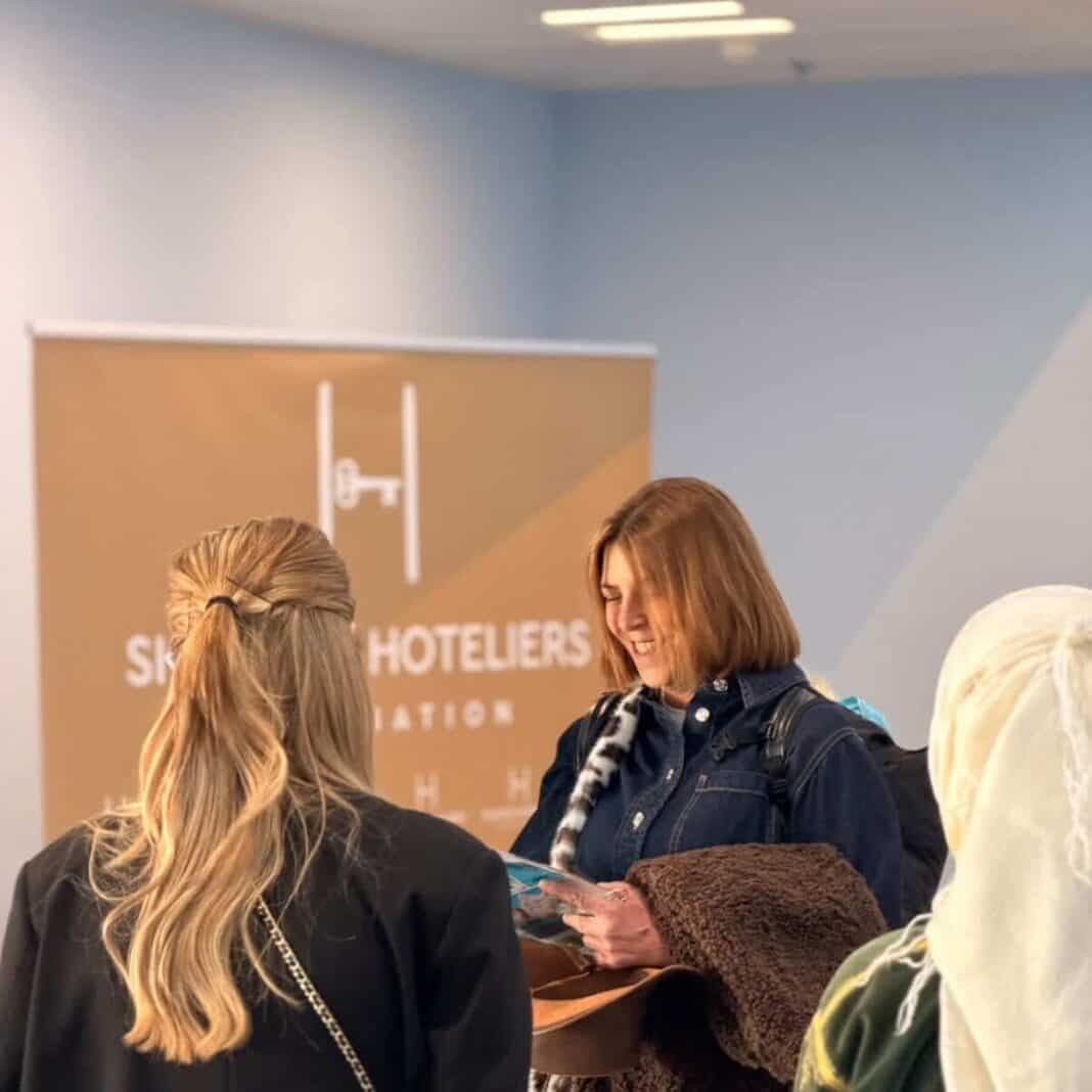 Η Ένωση Ξενοδόχων Σκιάθου καλωσόρισε τους πρώτους επισκέπτες του νησιού από το εξωτερικό Η Ένωση Ξενοδόχων Σκιάθου καλωσόρισε τους πρώτους επισκέπτες του νησιού από το εξωτερικό