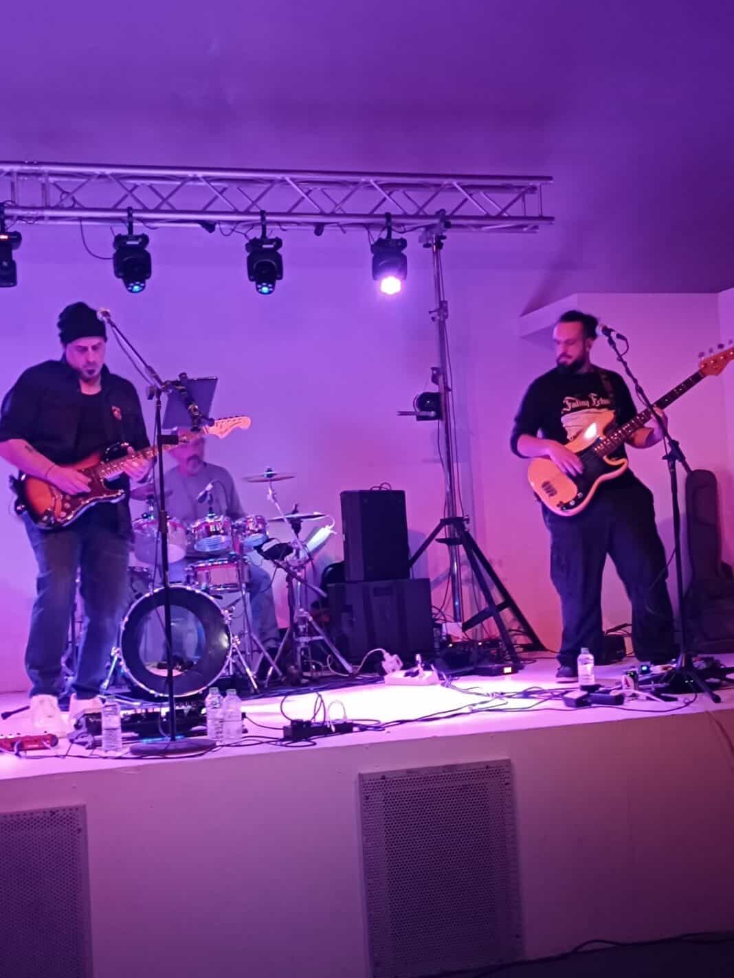 Ροκ παλμός στο Μπούρτζι με τους Gravity X Ροκ παλμός στο Μπούρτζι με τους Gravity X