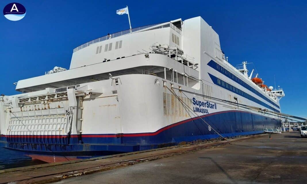 Το πλοίο Superstar II φαίνεται πως ετοιμάζεται να δρομολογηθεί στη γραμμή των Σποράδων. Το πλοίο Superstar II φαίνεται πως ετοιμάζεται να δρομολογηθεί στη γραμμή των Σποράδων.