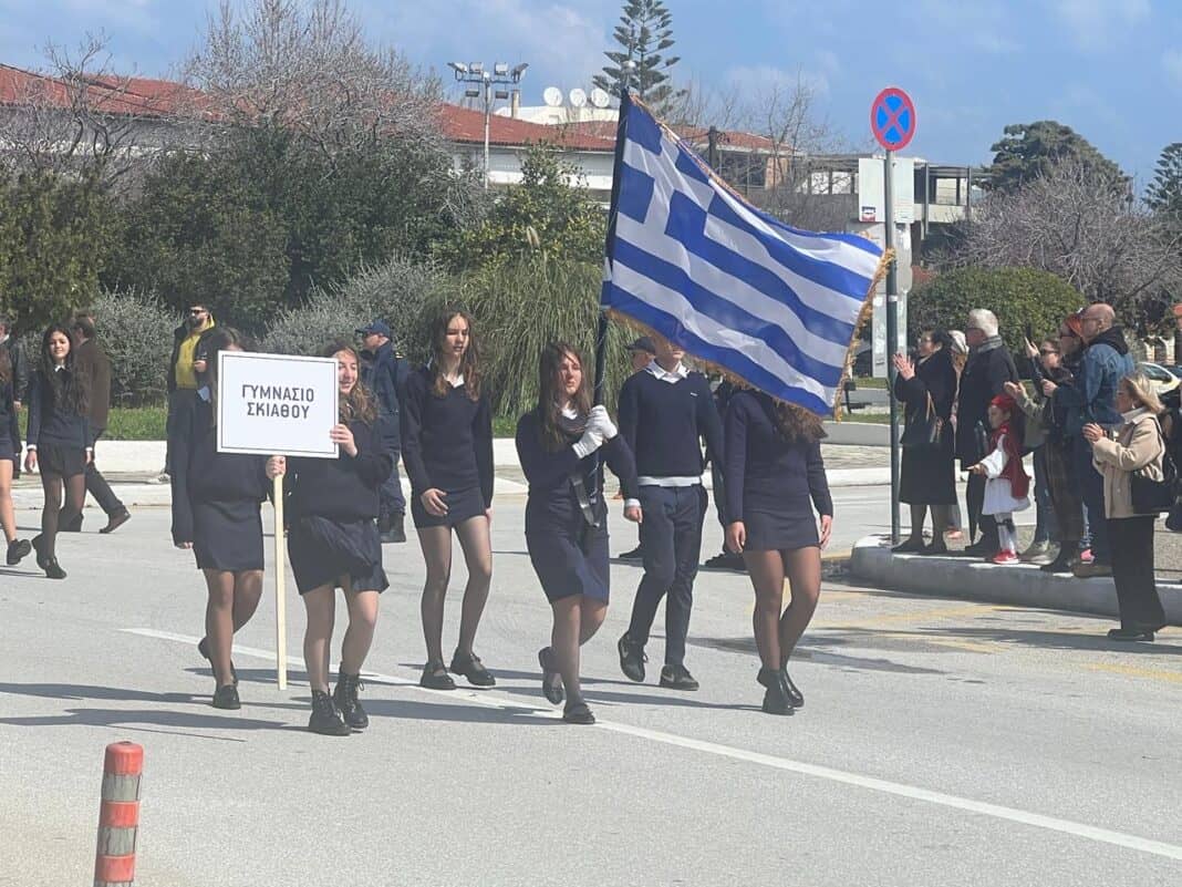 Με λαμπρότητα η παρέλαση για την 25η Μαρτίου στη Σκιάθο(εικόνες) Με λαμπρότητα η παρέλαση για την 25η Μαρτίου στη Σκιάθο(εικόνες)