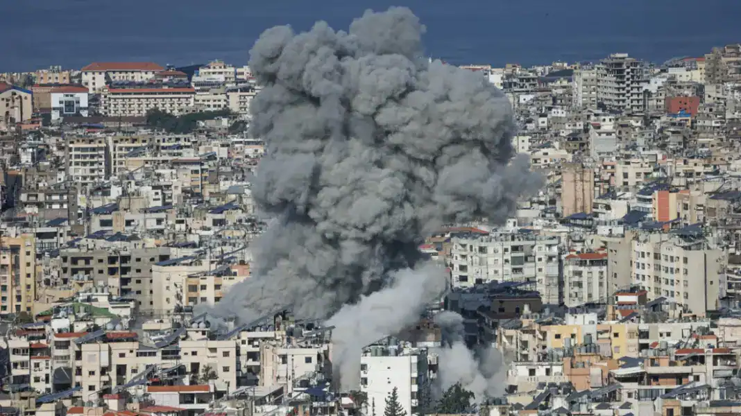 Το Ιράν απειλεί τις πρεσβείες του Ισραήλ σε όλο τον κόσμο, τεράστιας κλίμακας βομβαρδισμοί στην Τεχεράνη, σειρήνες ηχούν σε Ιερουσαλήμ και Τελ Αβίβ Το Ιράν απειλεί τις πρεσβείες του Ισραήλ σε όλο τον κόσμο, τεράστιας κλίμακας βομβαρδισμοί στην Τεχεράνη, σειρήνες ηχούν σε Ιερουσαλήμ και Τελ Αβίβ