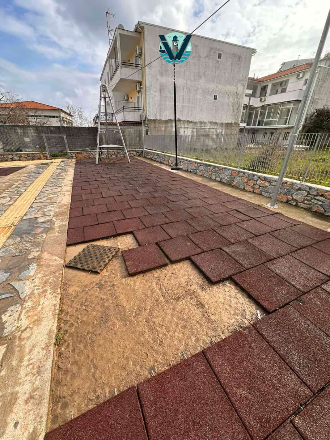 Εικόνα εγκατάλειψης σε παιδική χαρά πίσω από το 1ο Δημοτικό Σκιάθου Εικόνα εγκατάλειψης σε παιδική χαρά πίσω από το 1ο Δημοτικό Σκιάθου