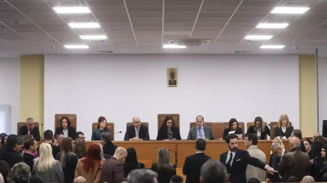 Διεκόπη και πάλι η δίκη για τα Τέμπη λόγω έντασης, αντιδρούν οι συνήγοροι για τη χωρητικότητα της αίθουσας και απειλούν με αποχώρηση Διεκόπη και πάλι η δίκη για τα Τέμπη λόγω έντασης, αντιδρούν οι συνήγοροι για τη χωρητικότητα της αίθουσας και απειλούν με αποχώρηση