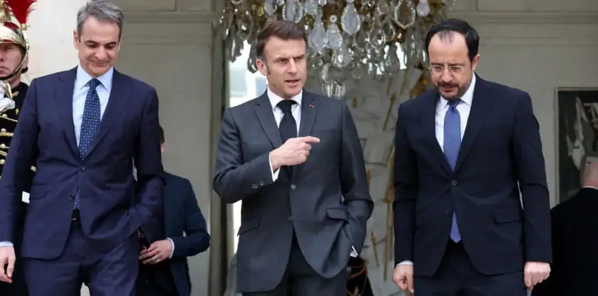 Στην Κύπρο Μητσοτάκης και Μακρόν – Τριμερής συνάντηση με Χριστοδουλίδη Στην Κύπρο Μητσοτάκης και Μακρόν – Τριμερής συνάντηση με Χριστοδουλίδη