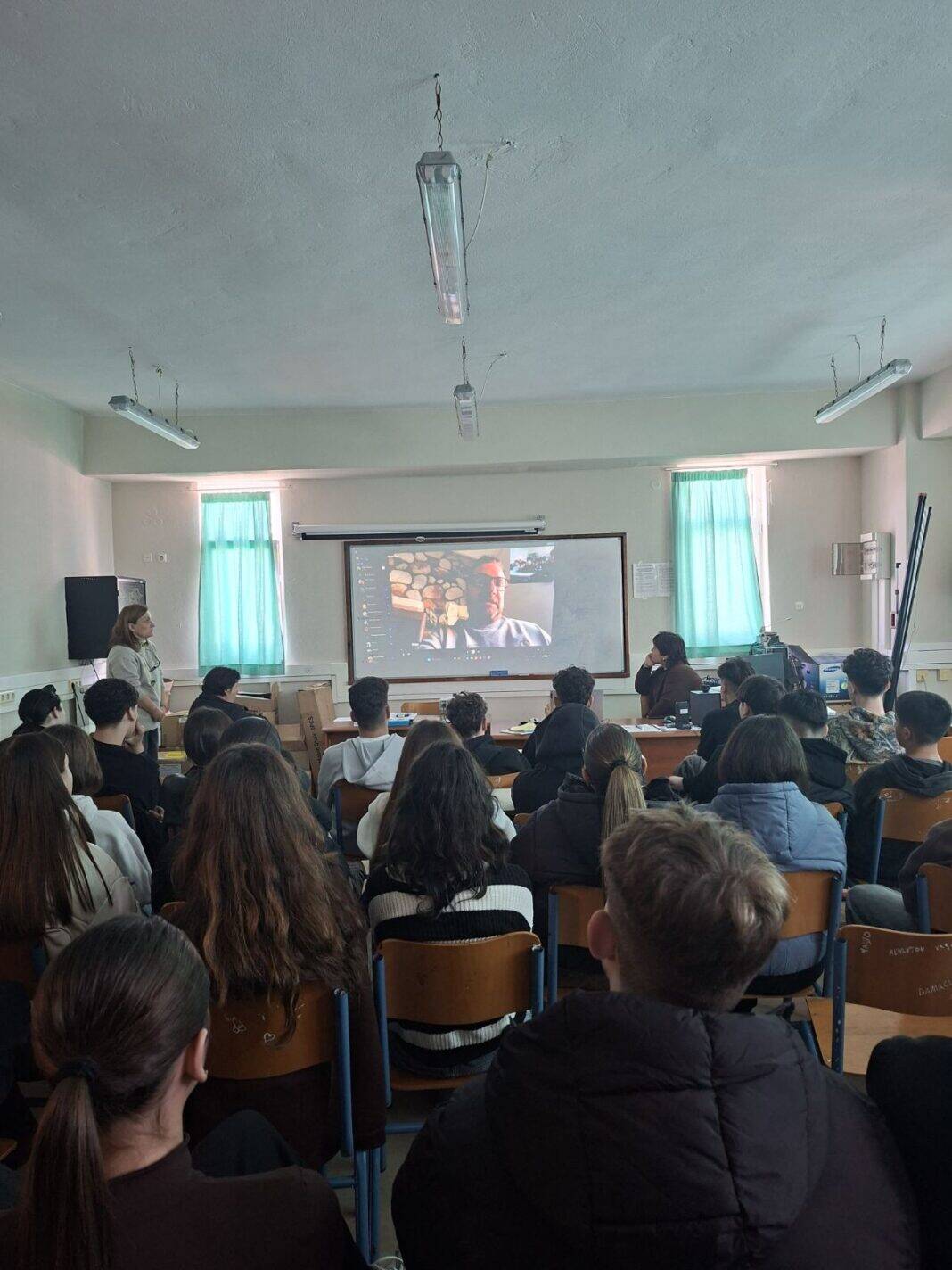 Διαδικτυακή ομιλία του Νίκου Πλακιά στο Γυμνάσιο Λ.Τ. Αλοννήσου Διαδικτυακή ομιλία του Νίκου Πλακιά στο Γυμνάσιο Λ.Τ. Αλοννήσου