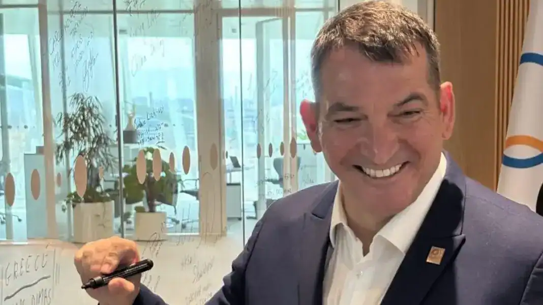 Ο Πύρρος Δήμας υπέγραψε στη Λωζάνη στον Τοίχο των Ολυμπιονικών, ύψιστη τιμή για τον θρύλο της άρσης βαρών Ο Πύρρος Δήμας υπέγραψε στη Λωζάνη στον Τοίχο των Ολυμπιονικών, ύψιστη τιμή για τον θρύλο της άρσης βαρών