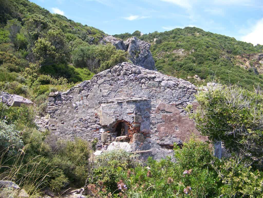 O ξεχασμένος θρόνος της Παναγίας στη Σκιάθο (φωτογραφίες) O ξεχασμένος θρόνος της Παναγίας στη Σκιάθο (φωτογραφίες)