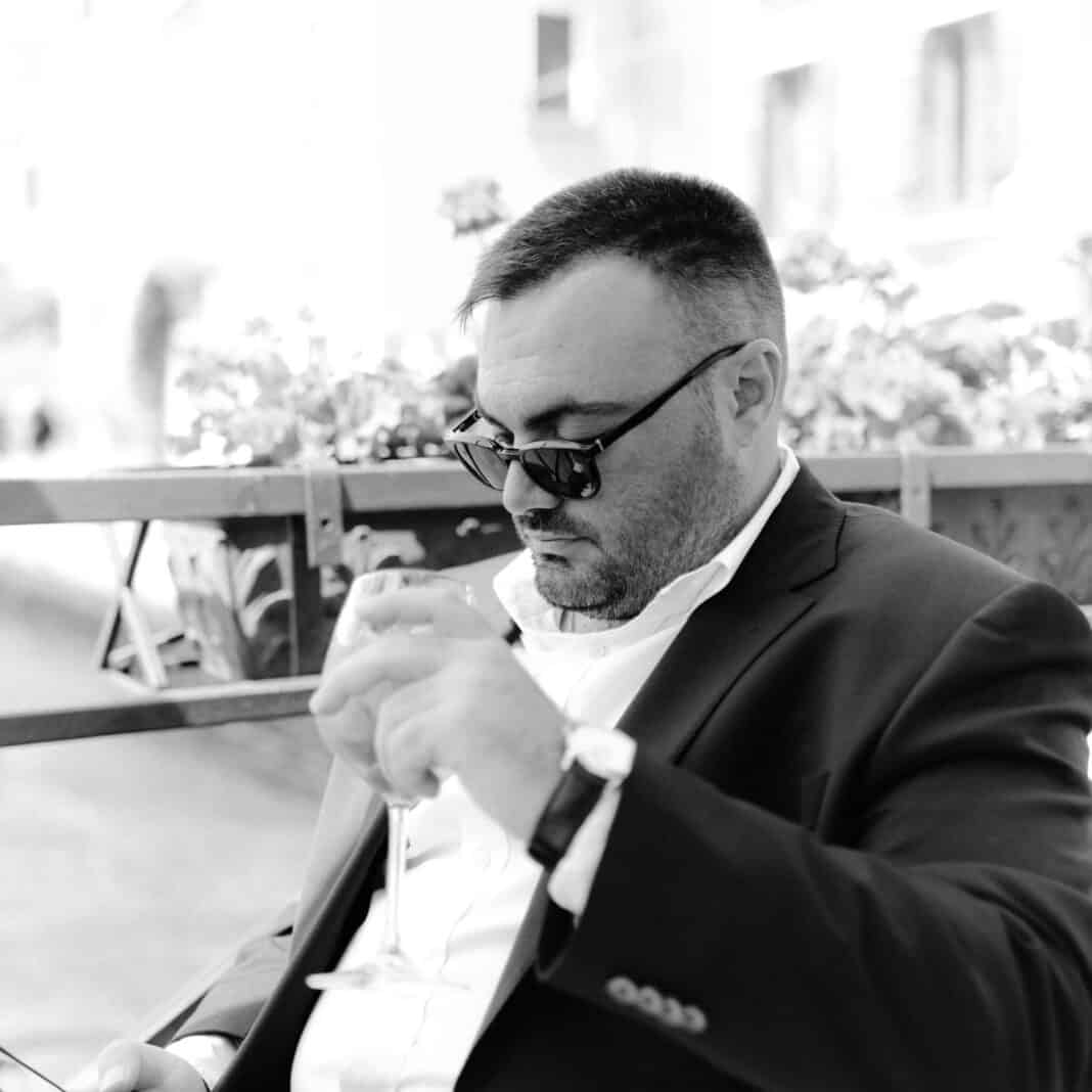 Όπου λείπει ο σεβασμός, πεθαίνει η Δημοκρατία Όπου λείπει ο σεβασμός, πεθαίνει η Δημοκρατία