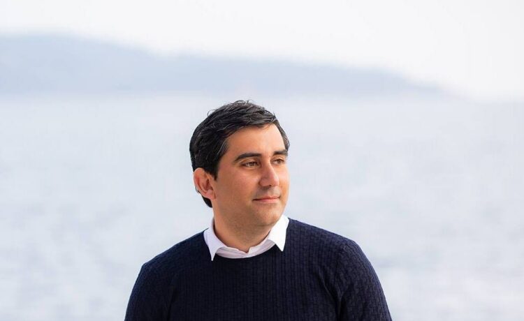 Σκιάθος… Ο Θοδωράκης του Χωριού… Κάτω στο λιμάνι, ήρθε ένα καϊκι κι έφερε δημαρχάκους… Σκιάθος… Ο Θοδωράκης του Χωριού… Κάτω στο λιμάνι, ήρθε ένα καϊκι κι έφερε δημαρχάκους…