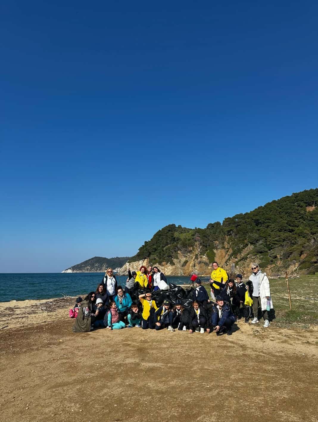 Όλοι μαζί Σκιάθος, καθαρή!(εικόνες) Όλοι μαζί Σκιάθος, καθαρή!(εικόνες)