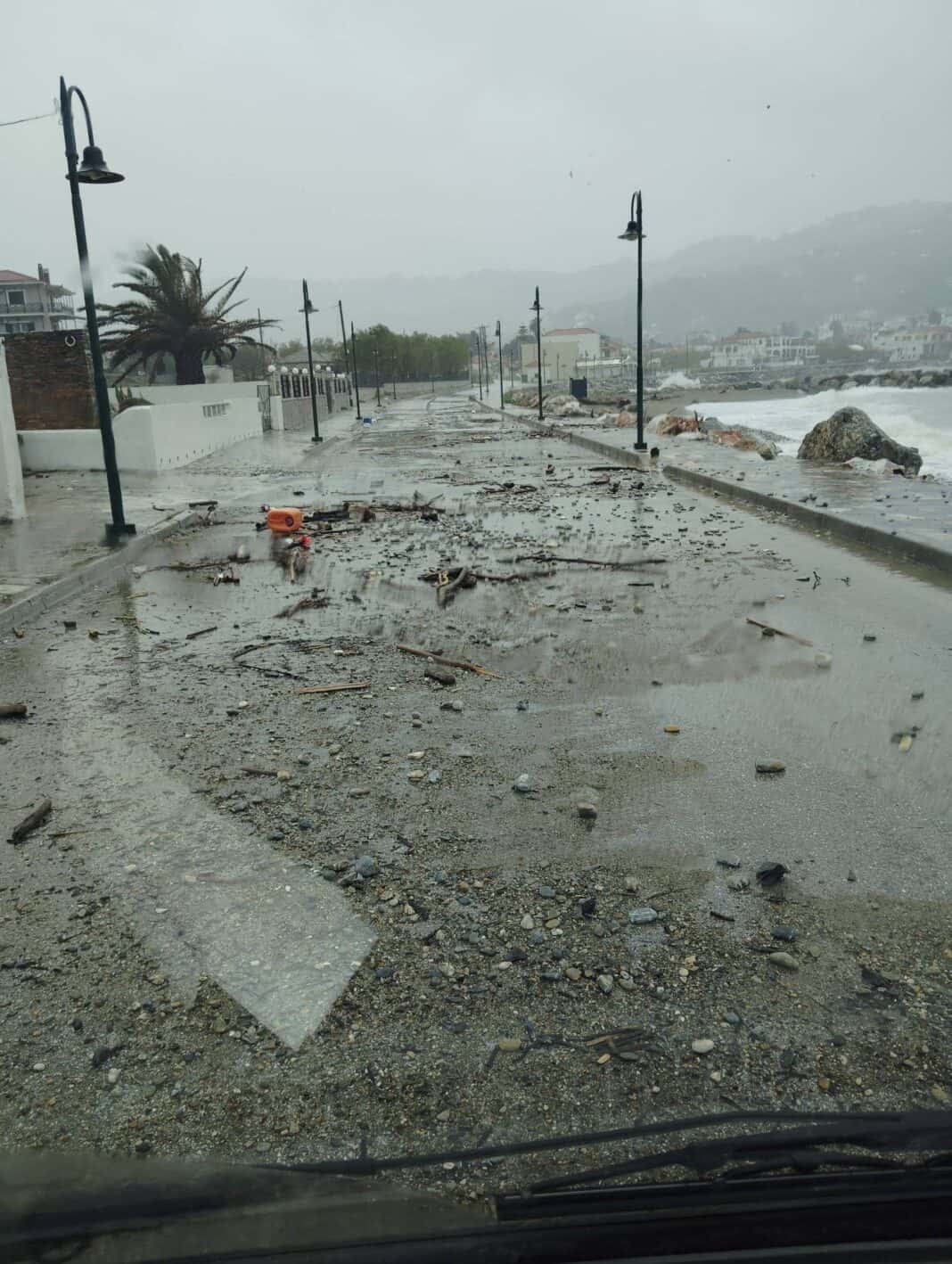 Σκόπελος: Απέφυγε τα χειρότερα μετά την κακοκαιρία – Σημαντικές ζημιές σε οδικό δίκτυο και πτώσεις δέντρων(εικόνες) Σκόπελος: Απέφυγε τα χειρότερα μετά την κακοκαιρία – Σημαντικές ζημιές σε οδικό δίκτυο και πτώσεις δέντρων(εικόνες)