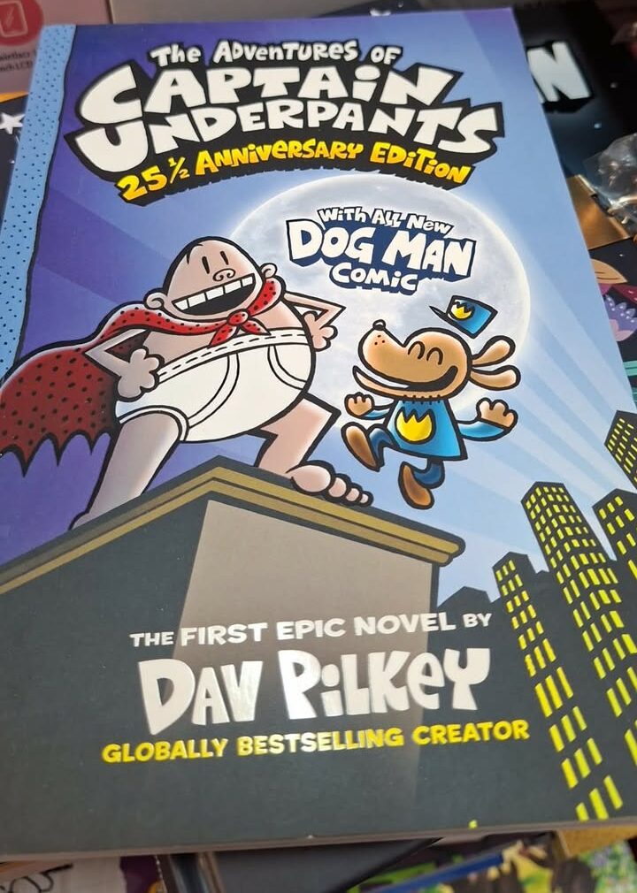 «Captain Underpants»: Το ξεκαρδιστικό βιβλίο που αγαπούν τα παιδιά – Στη «Στην Πένα» στη Σκιάθο «Captain Underpants»: Το ξεκαρδιστικό βιβλίο που αγαπούν τα παιδιά – Στη «Στην Πένα» στη Σκιάθο