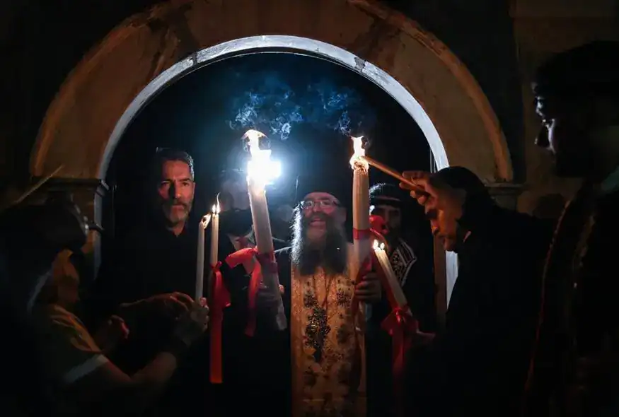 Πώς θα μεταφερθεί το Άγιο Φως σε κάθε γωνιά της Ελλάδας – Με ειδική πτήση από Αθήνα – Βόλος Πώς θα μεταφερθεί το Άγιο Φως σε κάθε γωνιά της Ελλάδας – Με ειδική πτήση από Αθήνα – Βόλος