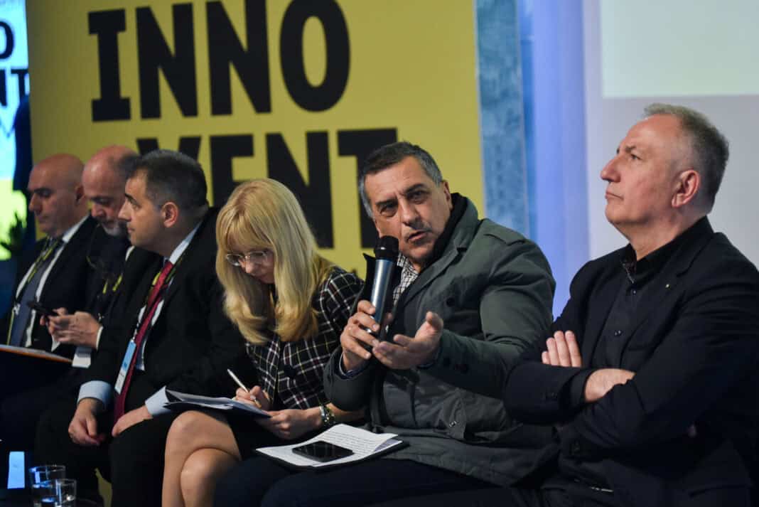 Η Περιφέρεια Θεσσαλίας στηρίζει την καινοτομία στην πράξη Η Περιφέρεια Θεσσαλίας στηρίζει την καινοτομία στην πράξη